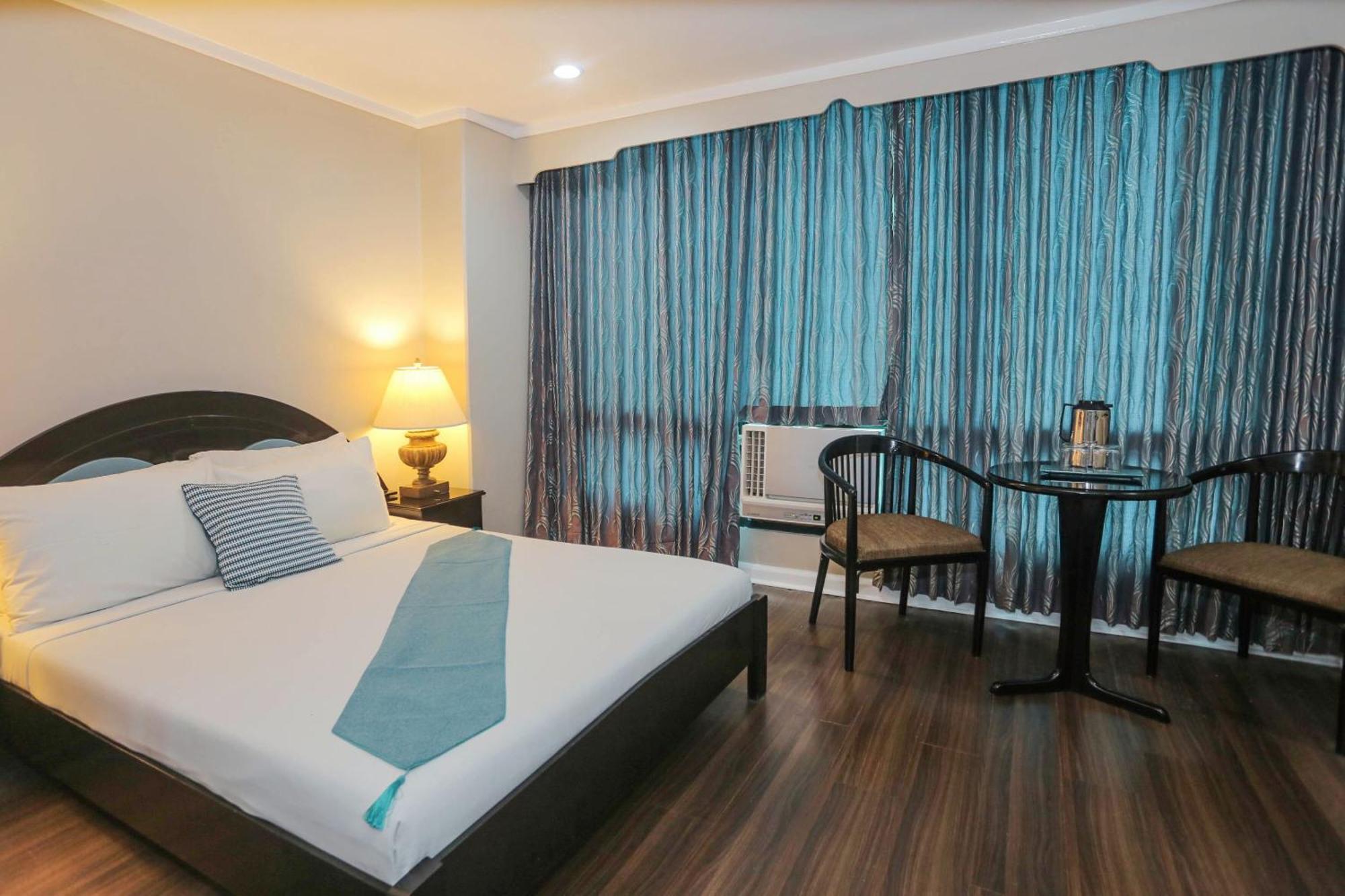 Holiday Plaza Hotel - Cebu Zewnętrze zdjęcie