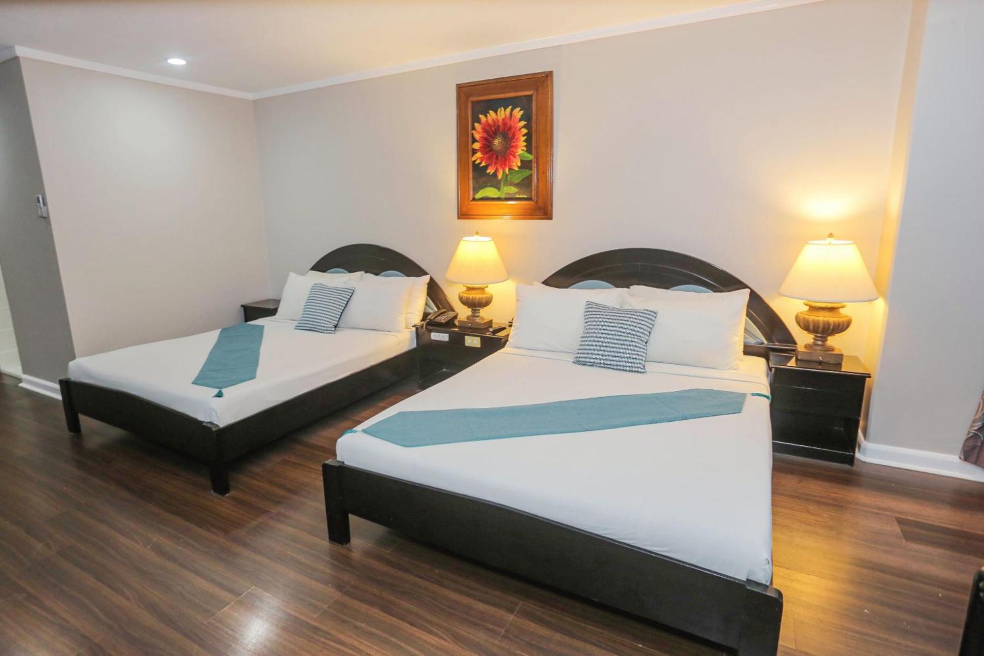 Holiday Plaza Hotel - Cebu Zewnętrze zdjęcie