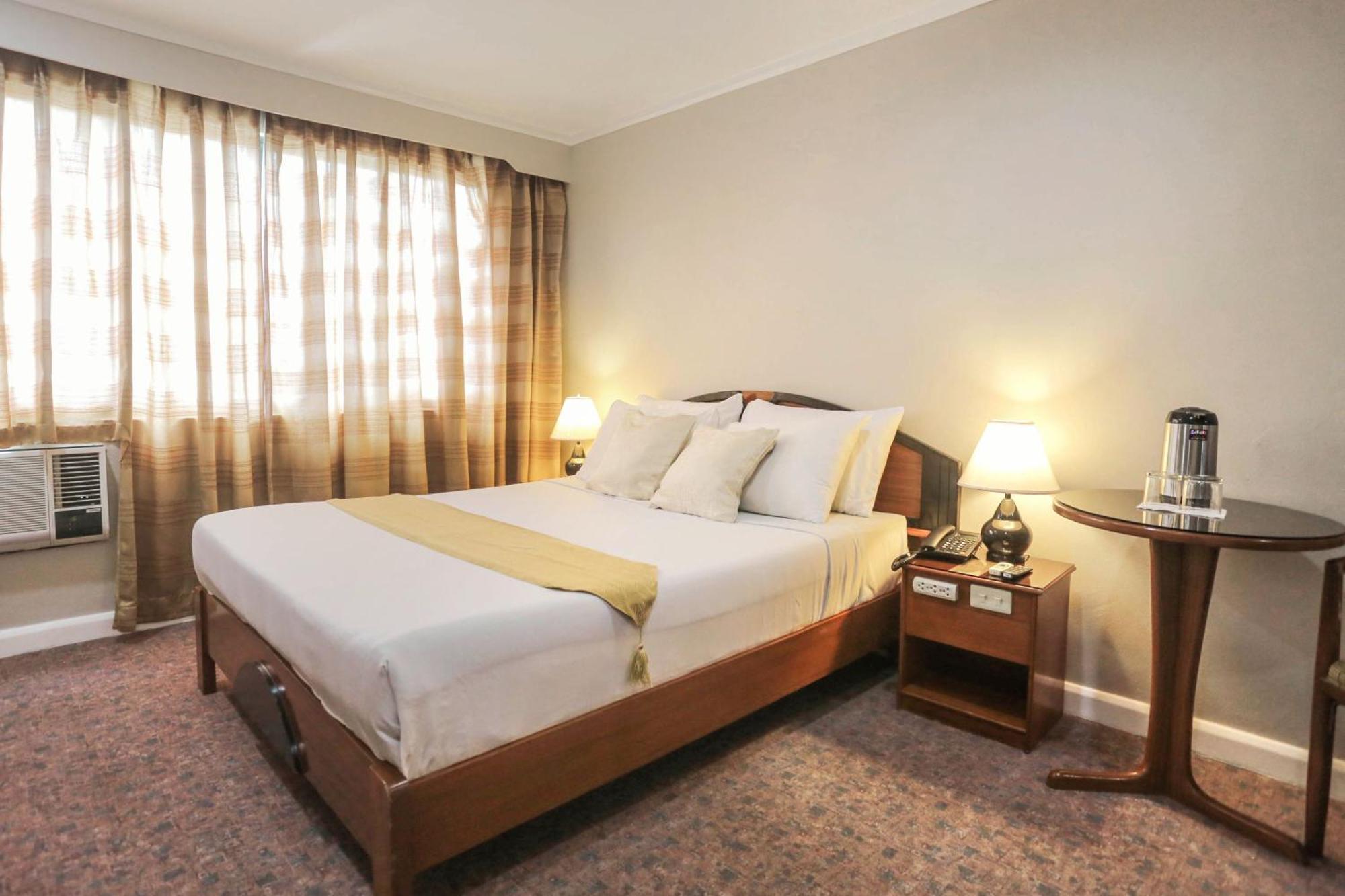 Holiday Plaza Hotel - Cebu Zewnętrze zdjęcie