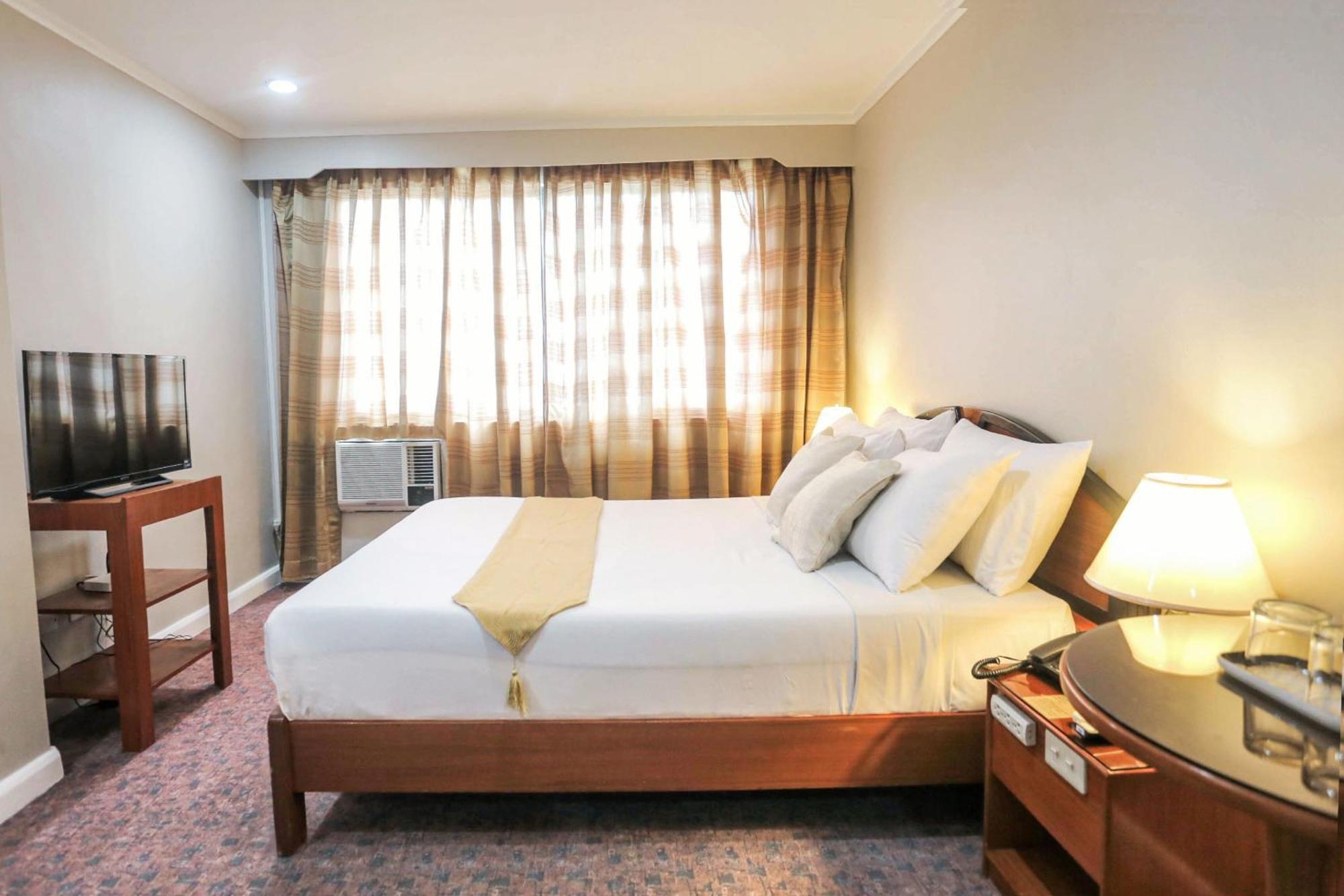 Holiday Plaza Hotel - Cebu Zewnętrze zdjęcie