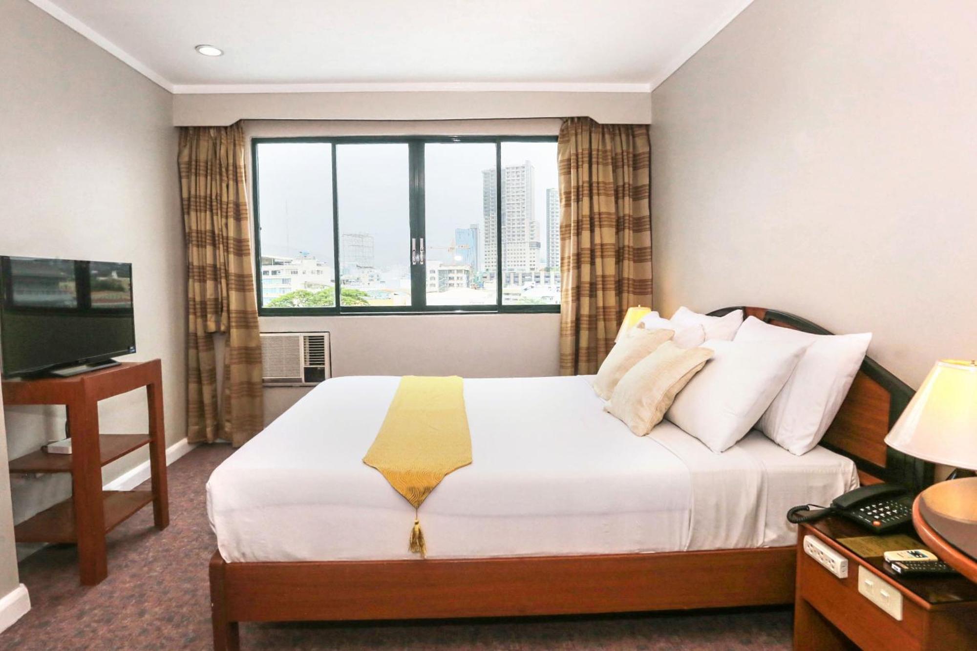 Holiday Plaza Hotel - Cebu Zewnętrze zdjęcie