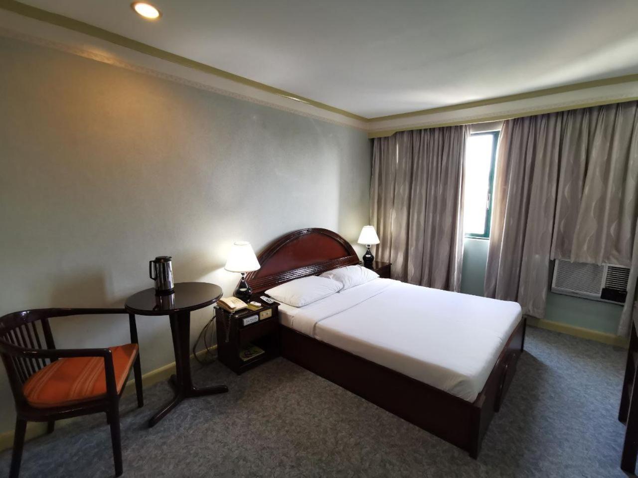 Holiday Plaza Hotel - Cebu Zewnętrze zdjęcie